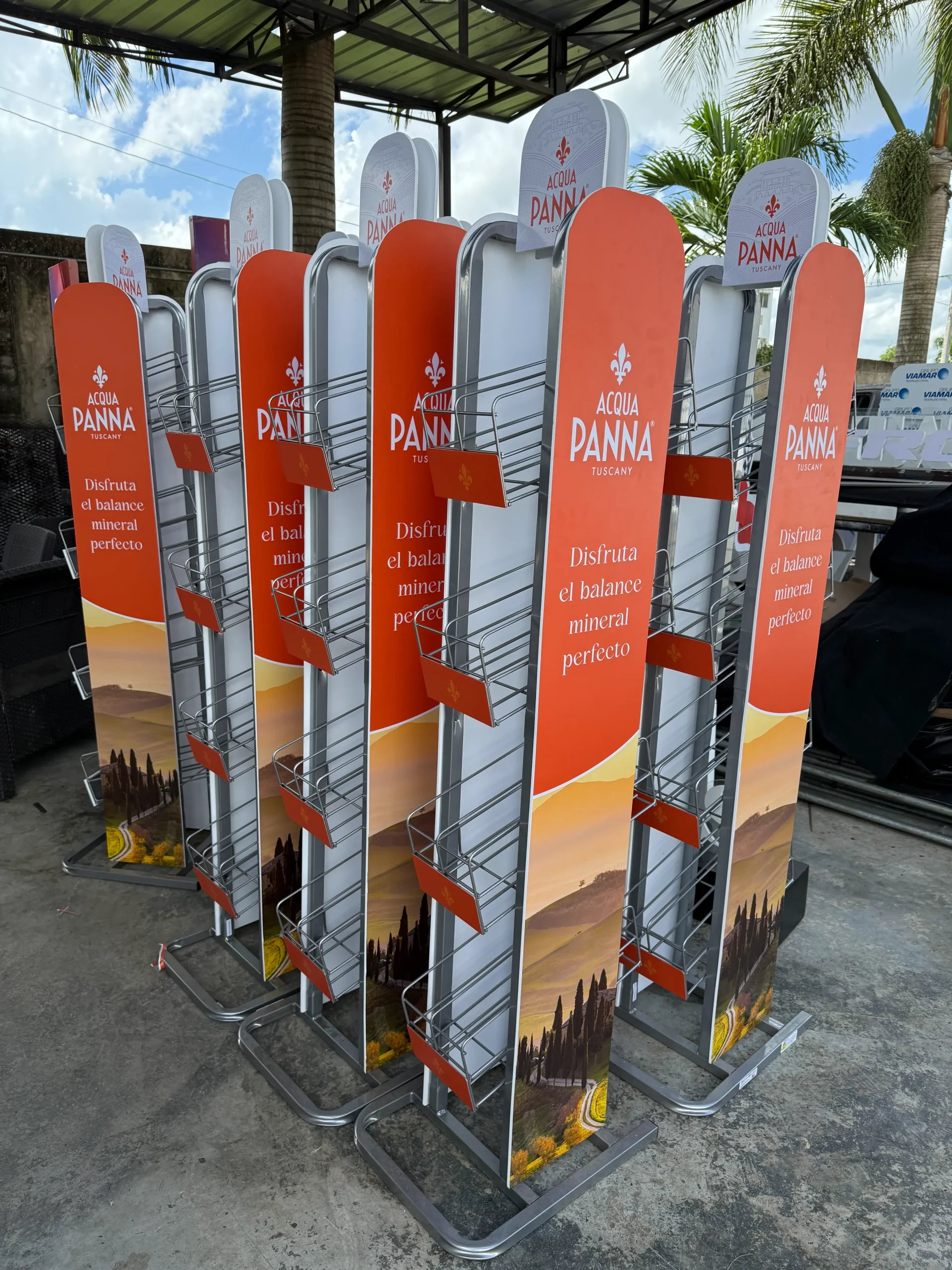 img-exhibidor-acqua-panna-2